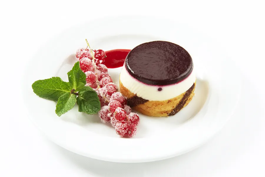 Bayer: Pannacotta mit Johannisbeer-Gelee
